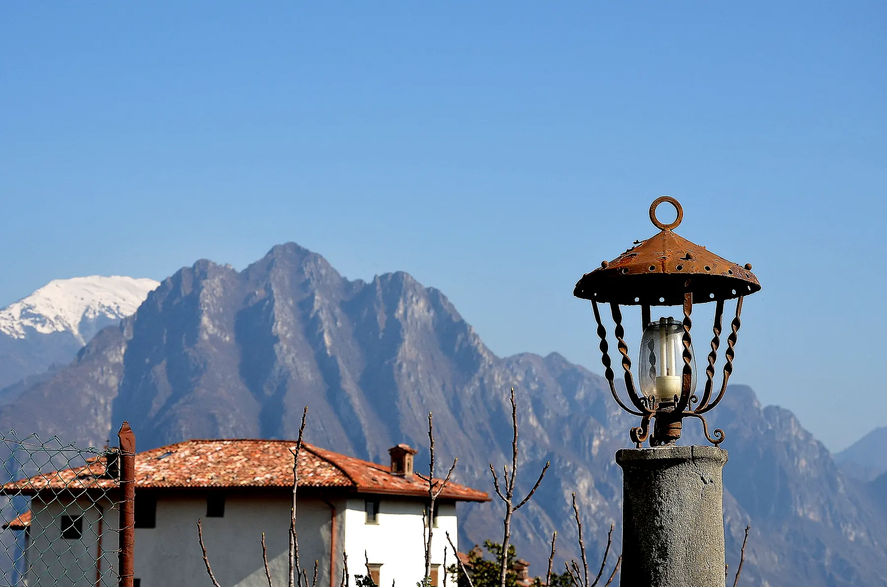 Der Berg hinter dem Haus